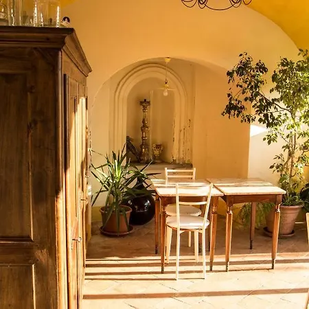 לינה וארוחת בוקר L'aromatario נייבה