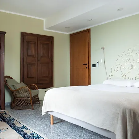 Alojamento de Acomodação e Pequeno-almoço L'aromatario 4*