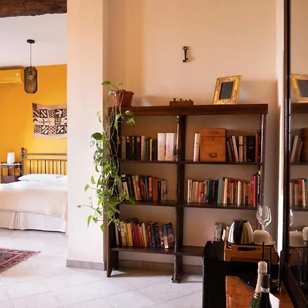 לינה וארוחת בוקר L'aromatario נייבה