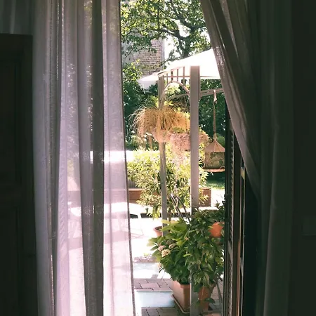 לינה וארוחת בוקר L'aromatario נייבה