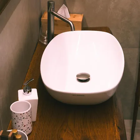 Alojamento de Acomodação e Pequeno-almoço L'aromatario 4*